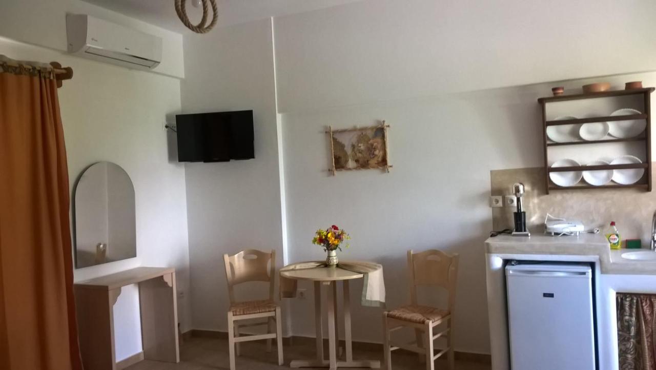 Gyrouli 1 Apartment Pera Gyalos Luaran gambar